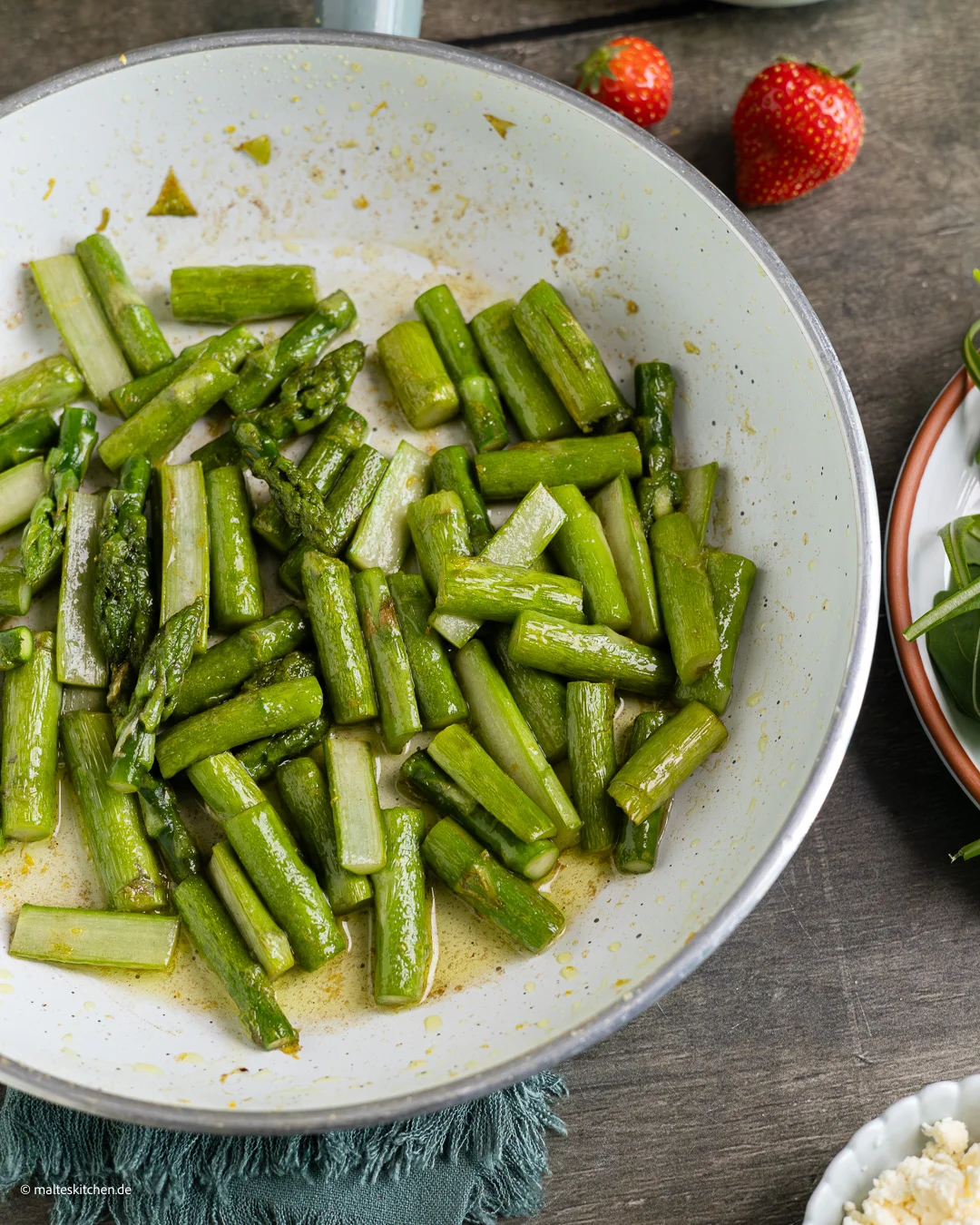 Faire revenir les asperges à la poêle