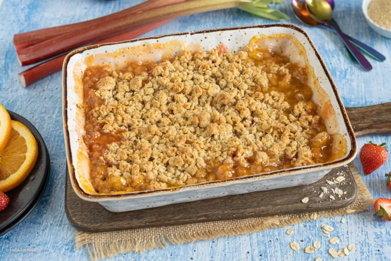 Crumble de rhubarbe aux fraises |  juteux et croustillant
