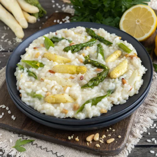Risotto aux asperges aux asperges blanches et vertes