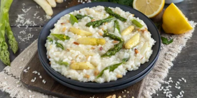 Risotto aux asperges aux asperges blanches et vertes