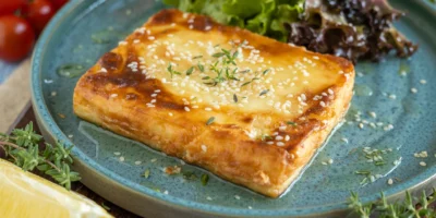 Saganaki – feta cuite au four à la grecque