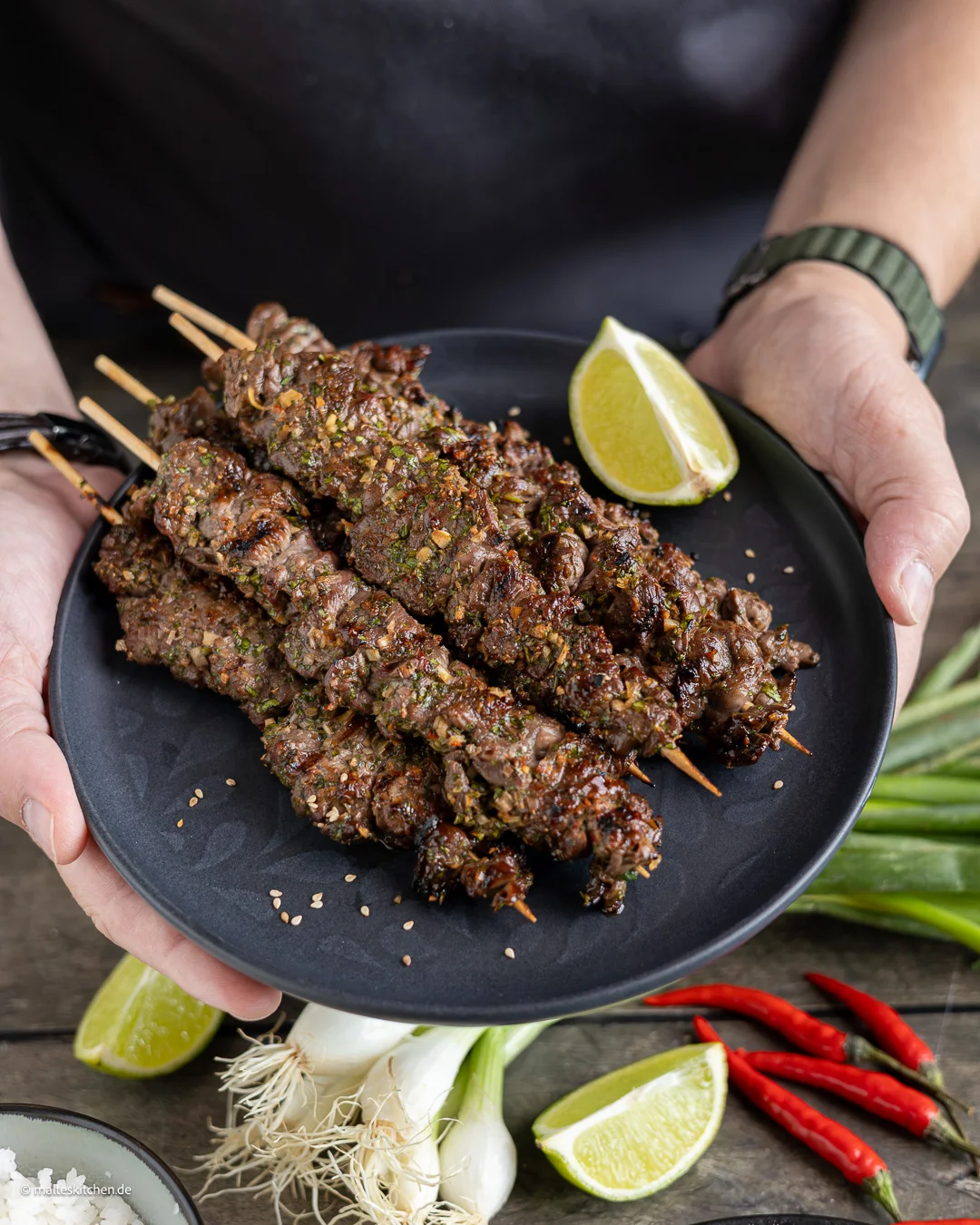 Satay de bœuf juteux.