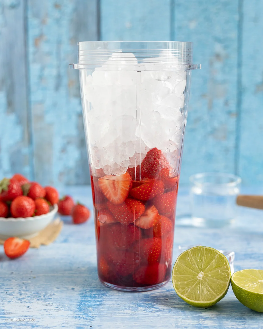 Le daiquiri aux fraises surgelé est mélangé