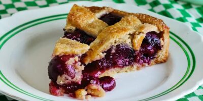 Recette de tarte aux cerises et aux amandes de Ruby Bhogal