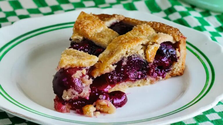 Recette de tarte aux cerises et aux amandes de Ruby Bhogal