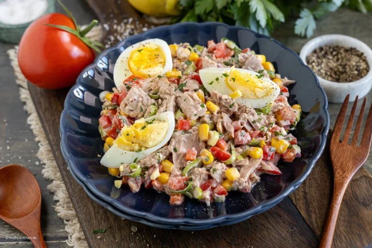Salade de thon aux poivrons, maïs et œuf |  prêt en 15 minutes