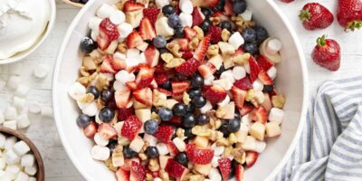 Salade de fruits rouges, blancs et bleus