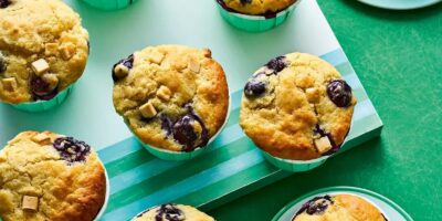 Recette de muffins au chocolat blanc et aux myrtilles à la friteuse à air de Pinch of Nom