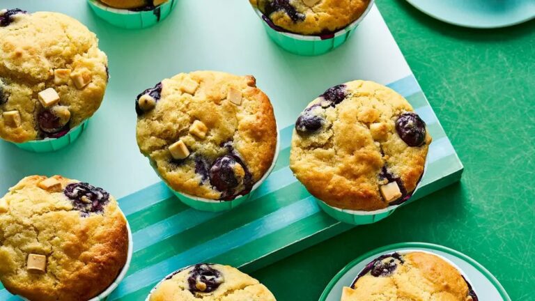 Recette de muffins au chocolat blanc et aux myrtilles à la friteuse à air de Pinch of Nom