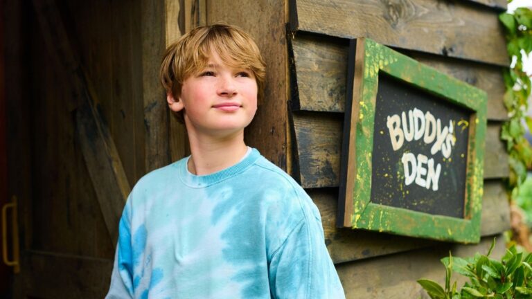 Buddy Oliver suit les traces de son père Jamie avec son premier livre de cuisine