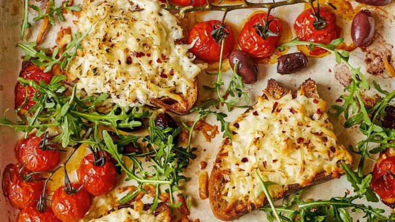 Toasts au halloumi râpé et au miel chaud de Melissa Hemsley