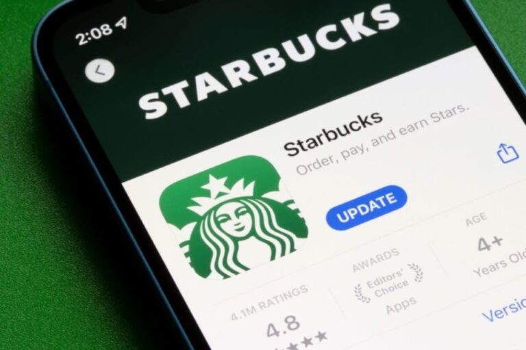 Starbucks est confronté à des difficultés car les clients qui ne bénéficient pas de récompenses vont ailleurs