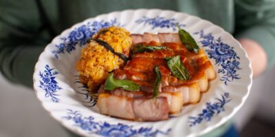 Off Duty Chef : Côtelettes de porc au navet, moutarde et sauge