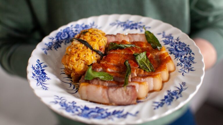 Off Duty Chef : Côtelettes de porc au navet, moutarde et sauge