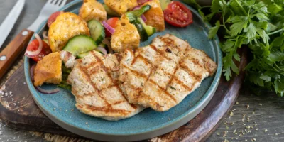 Steaks minute juteux du grill | délicieux steaks de porc