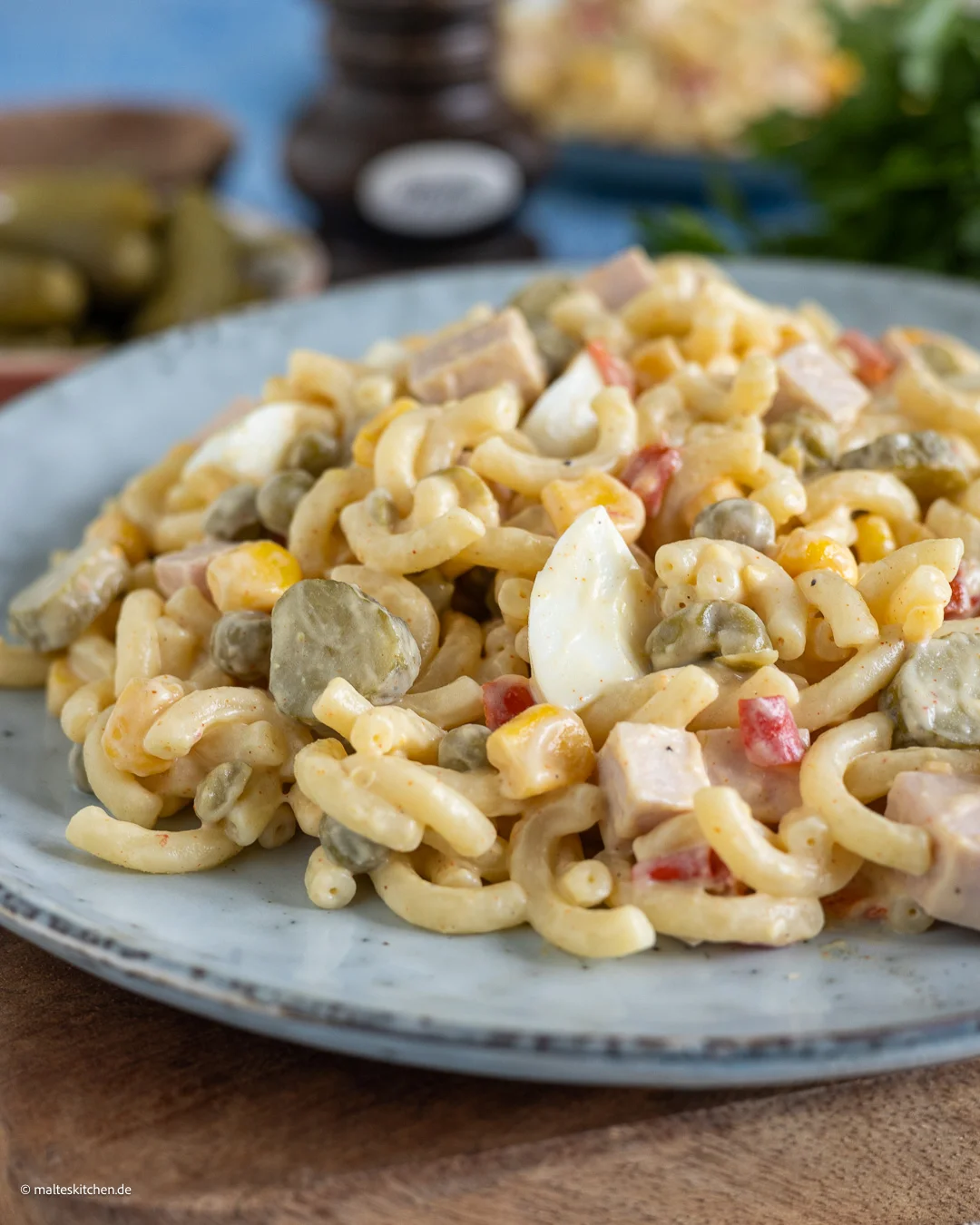 Salade de pâtes aux œufs et concombre