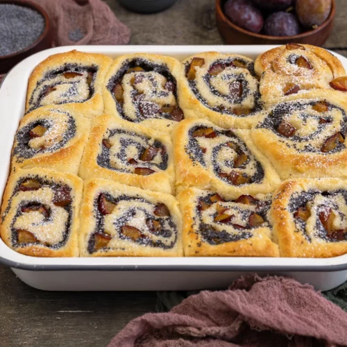 Rouleaux aux graines de pavot et aux prunes
