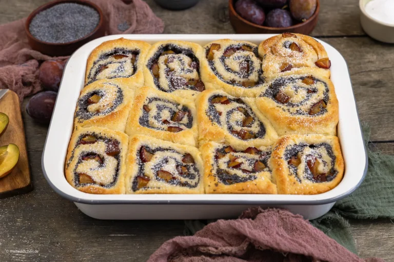 Rouleaux de graines de pavot aux prunes | juteux et délicieux