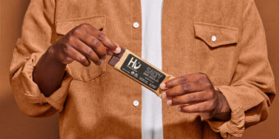 Hu lance une gamme de barres chocolatées de la taille d'une collation