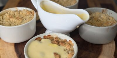 Le crumble aux pommes classique de Kevin Dundon avec crème anglaise chaude : aujourd'hui