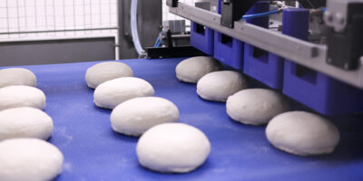 Des mesures d'automatisation pour combler la pénurie de main-d'œuvre dans le secteur du pain artisanal