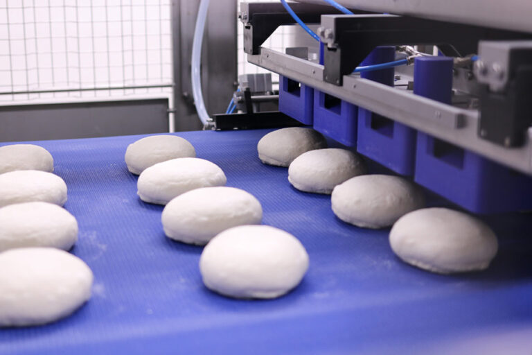 Des mesures d'automatisation pour combler la pénurie de main-d'œuvre dans le secteur du pain artisanal