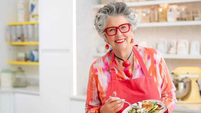 Prue Leith : "Je pense que nous avons davantage besoin de couleur en vieillissant"