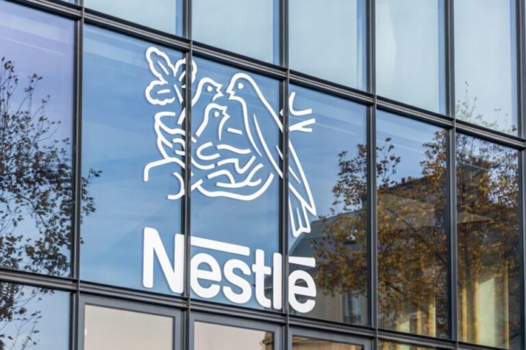 Nestlé réduit encore ses prévisions de ventes face à une demande faible