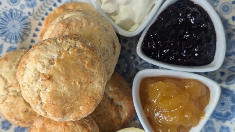Scones au citron, crème et confiture de la friteuse à air Wade's : Aujourd'hui