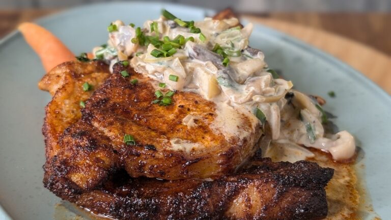 Côtelettes de porc au paprika à la friteuse à air de Trisha avec compote de champignons et de pommes : Aujourd'hui