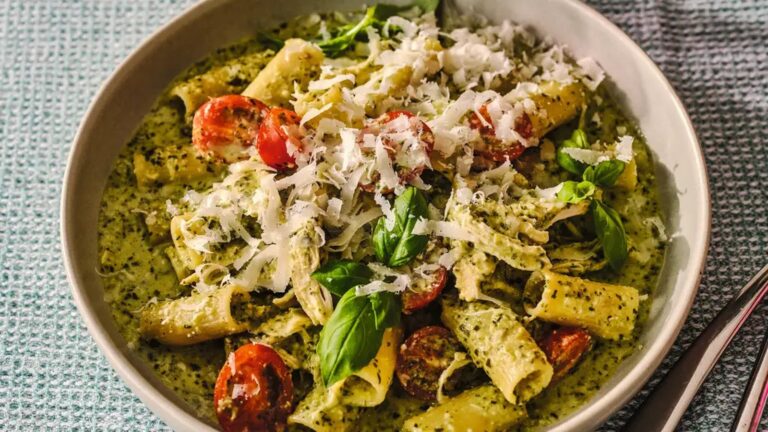 Recette de pâtes au poulet et au pesto de Poppy O'Toole à la mijoteuse