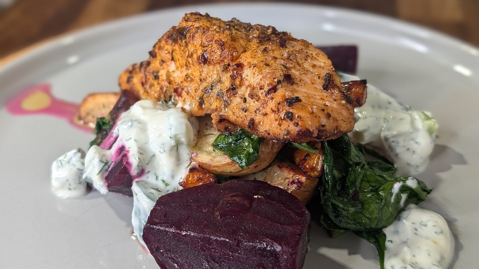 Filets de saumon épicés à la friteuse à air de Derry Clarke avec pommes de terre grelots : Aujourd'hui