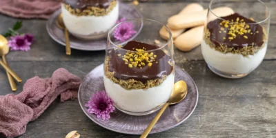 Tiramisu au chocolat de Dubaï dans un verre | crémeux et croustillant