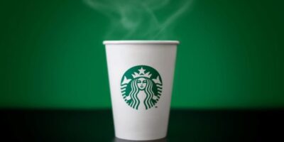 Le nouveau PDG de Starbucks se concentre sur la simplification