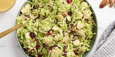 Salade de choux de Bruxelles émincés