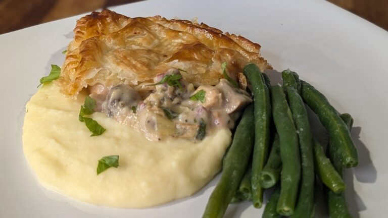 Tarte au poulet, aux champignons et aux poireaux de Sarah Butler : Aujourd'hui
