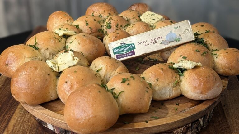 Couronne de pain au beurre à l'ail de Lilly Higgins
