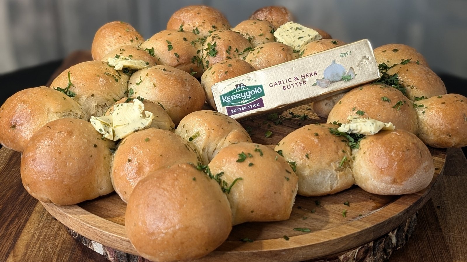 Couronne de pain au beurre à l'ail de Lilly Higgins