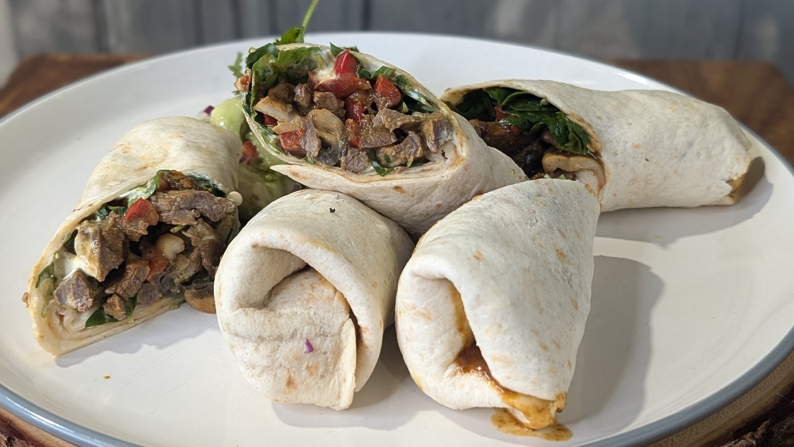 Fajitas au bœuf de Trisha Lewis avec crème sure, guacamole et quartiers faits maison : Aujourd'hui