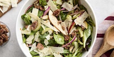 Salade de poires, céleri et pacanes