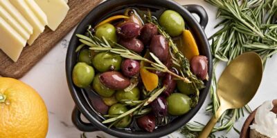 Olives marinées