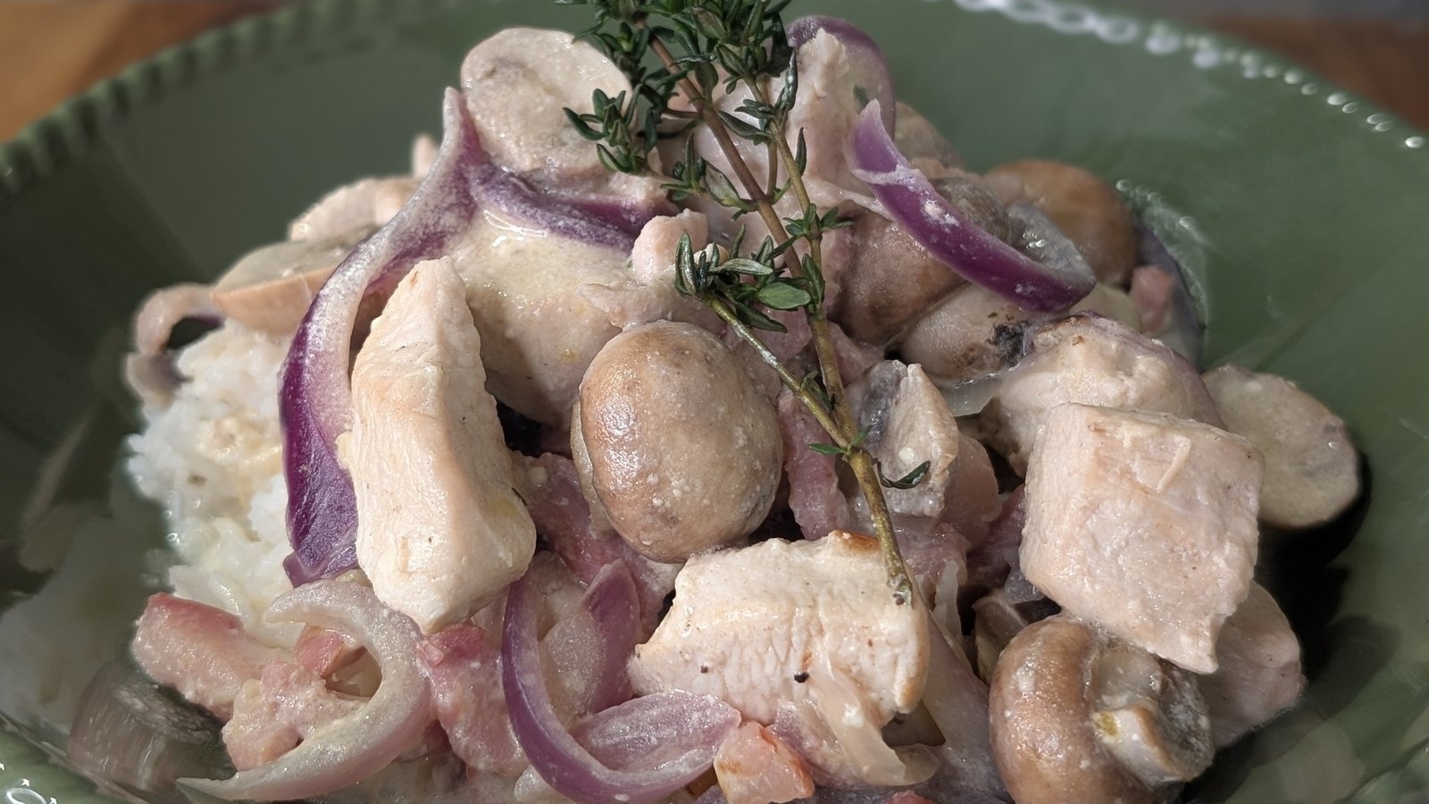 Poulet de Paul Flynn au bacon, champignons et crème sure : Aujourd'hui