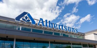 Albertsons met fin à l'accord de fusion avec Kroger et intente une action en justice