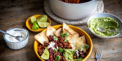 Chili rapide de Donal avec chips de tortilla Airfryer maison et guac blitz