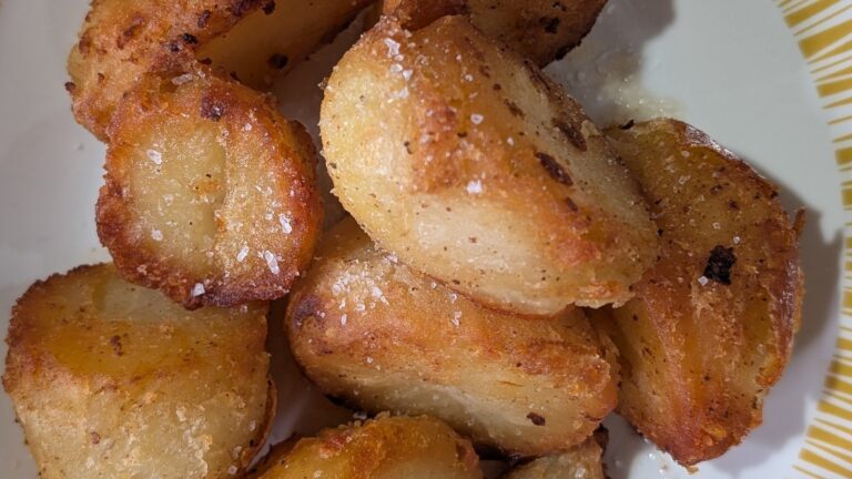 Pommes de terre rôties et sauce maison de Mags Roche : Aujourd'hui