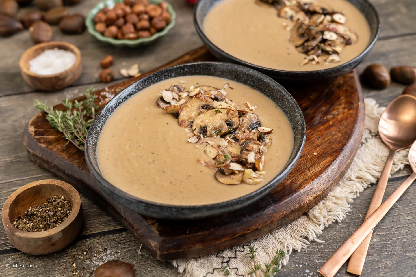 Soupe de marrons aux champignons poêlés et noisettes