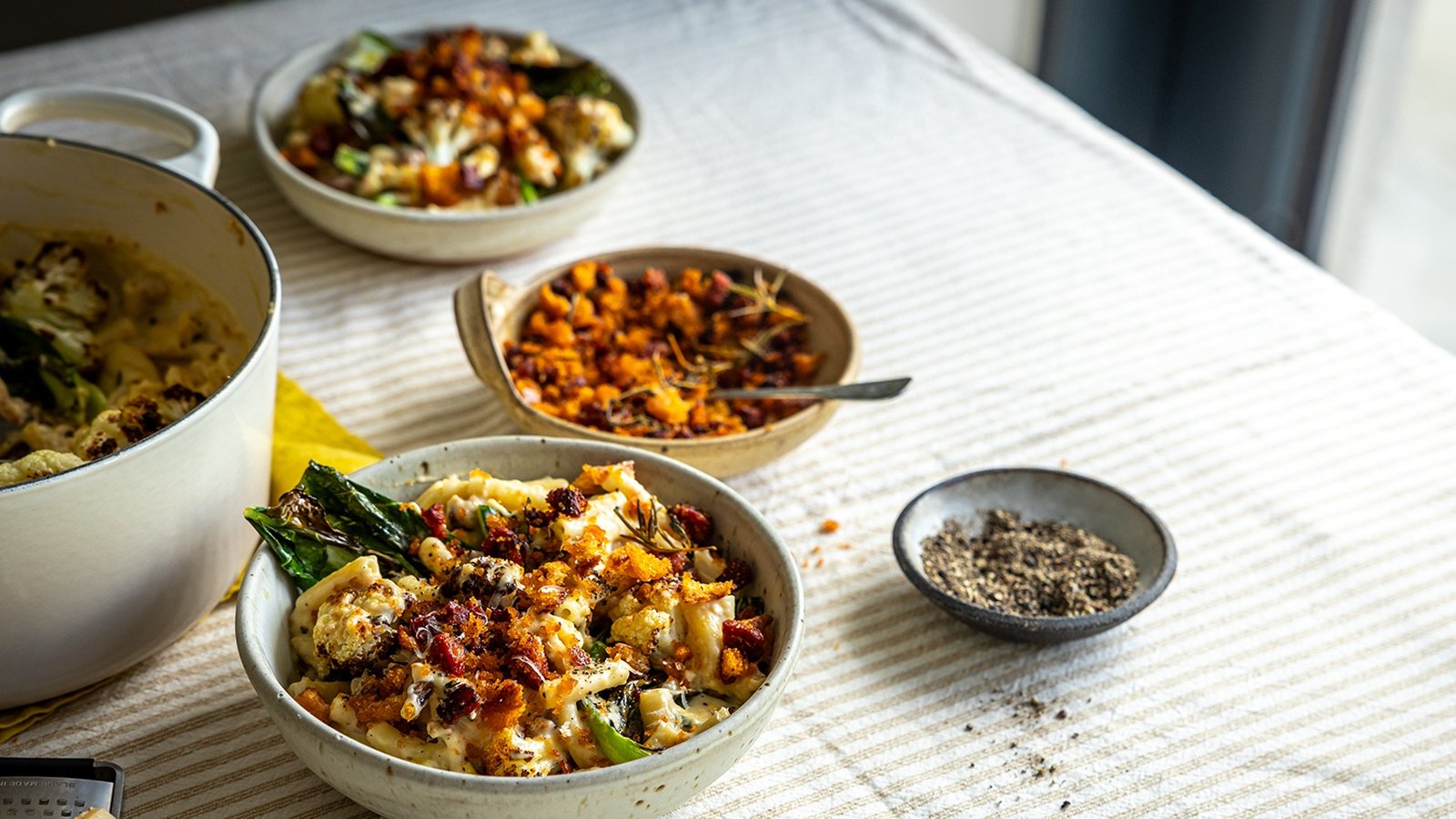 Macaroni au fromage et au chou-fleur de Donal Skehan avec chapelure au chorizo
