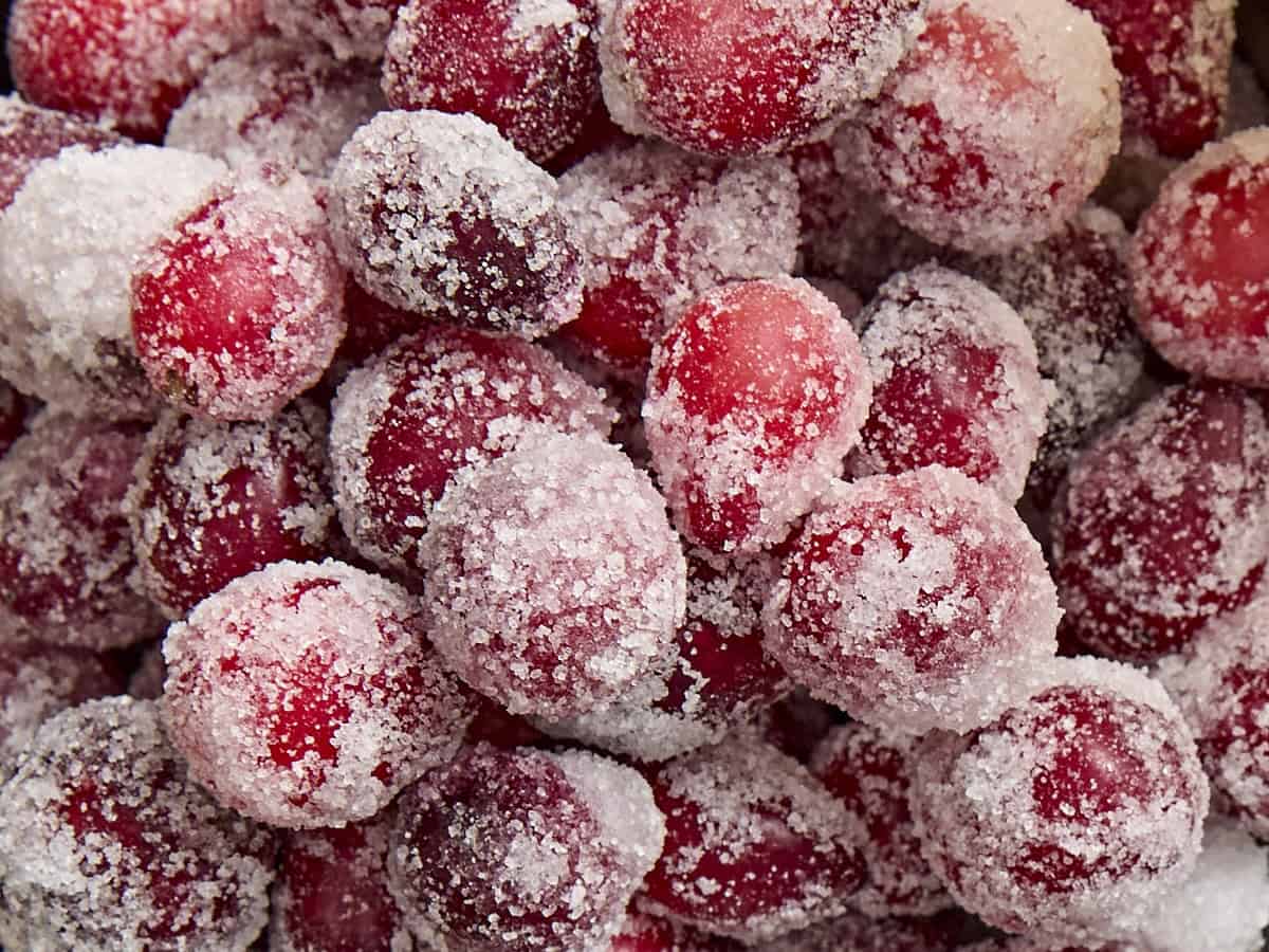 Gros plan de canneberges sucrées.