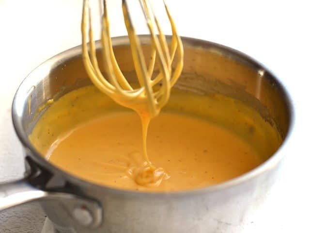 Sauce au fromage nacho finie pour 5 minutes de sauce au fromage nacho - BudgetBytes.com