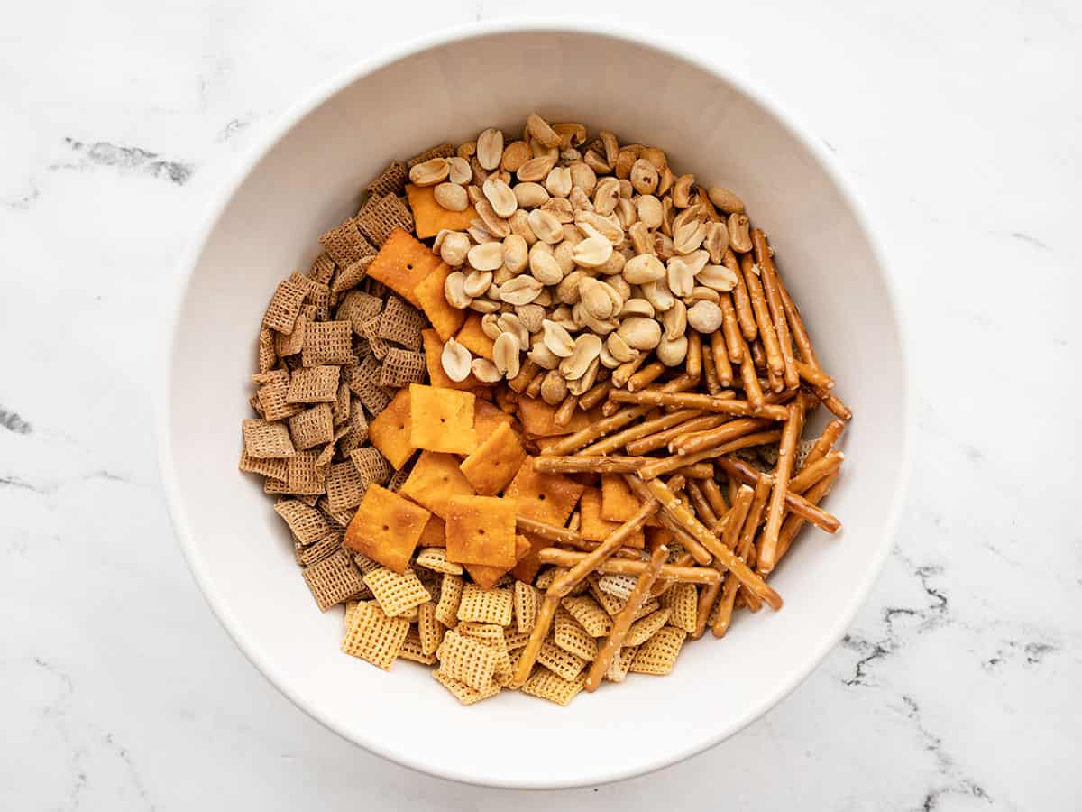 Chex mélanger les ingrédients secs dans un bol